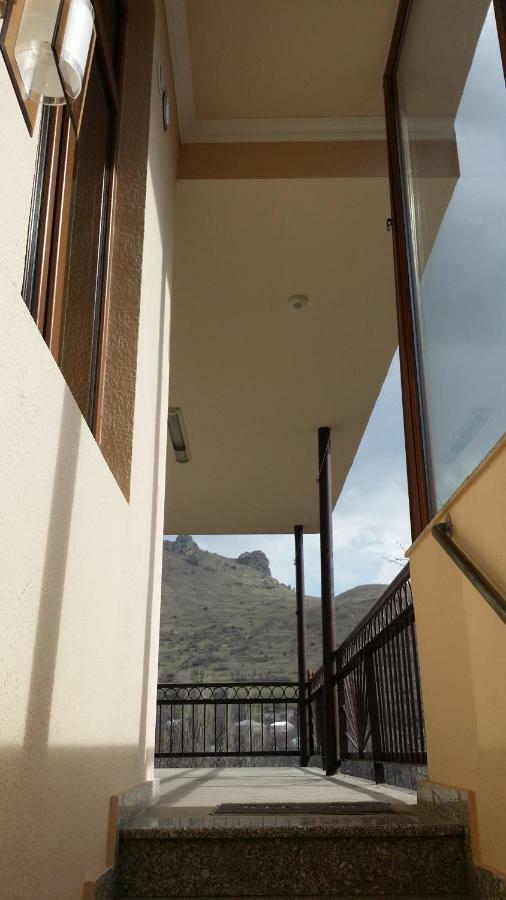 Verishen Guest House B&B Goris Esterno foto